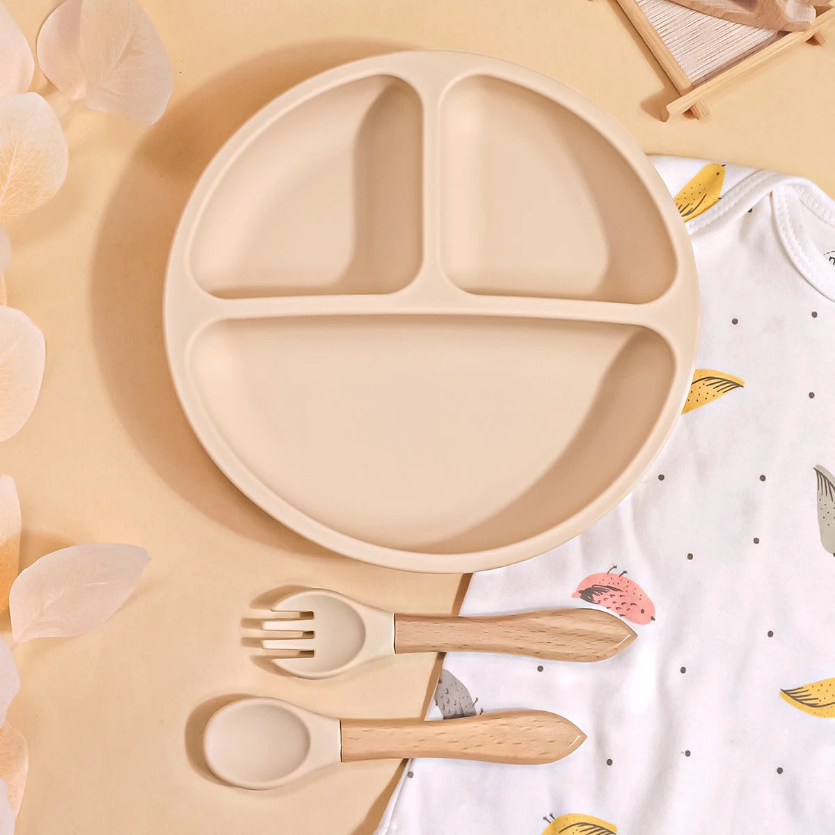 Baby Silicone Feeding Set Suction Plate Divided Plate Spoon Fork Silicone Bibs Children Tablewar 3PCS