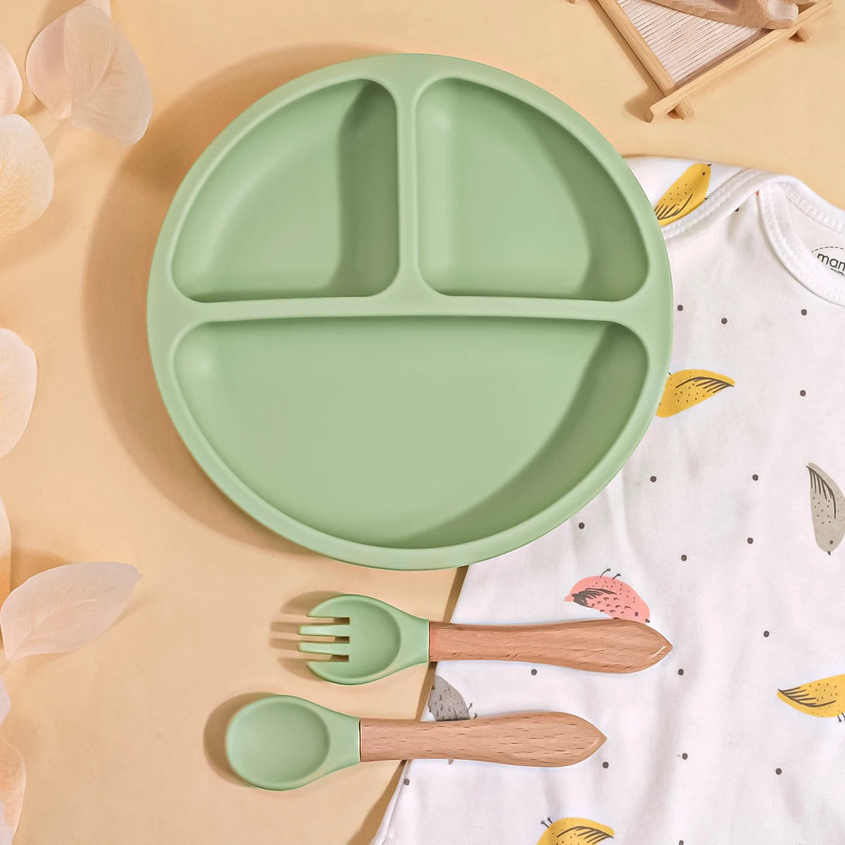 Baby Silicone Feeding Set Suction Plate Divided Plate Spoon Fork Silicone Bibs Children Tablewar 3PCS