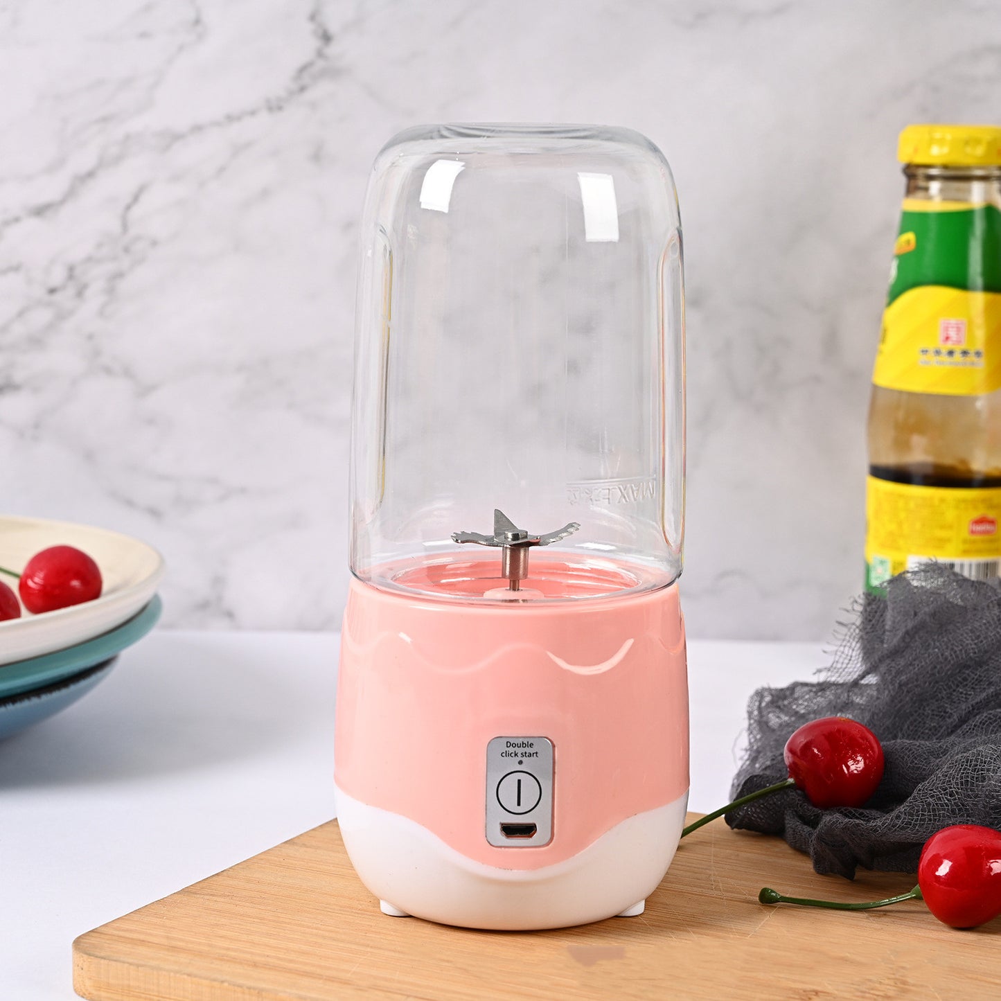 Portable USB Rechargeable Blender 6 Blades Mini Juicer Cup for Travel Sports Kitchen 410ml Fruit Squeezer
